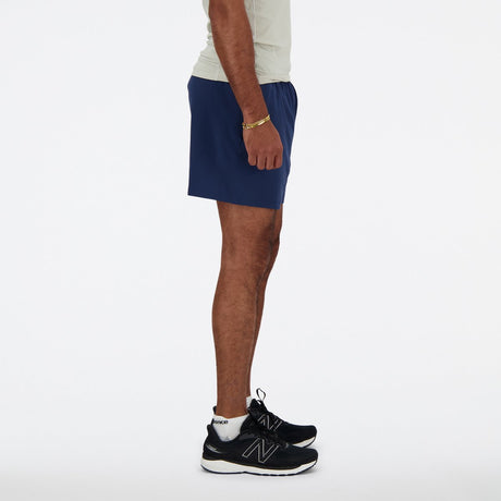 New Balance Sport Essential Short 5 pánske športové šortky – tmavomodrá