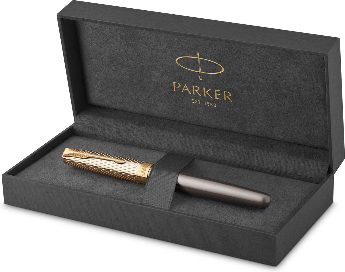 Parker Sonnet Pioneers Collection Rollerball Pen | gro Lack mat Gold Cap an Detailer | gutt Punkt | schwaarz Tënt | mat Cadeau Këscht